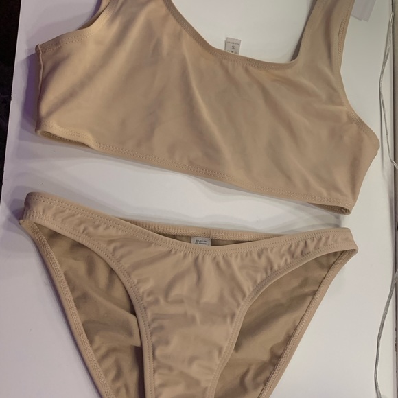 Bikini - Picture 2 of 2